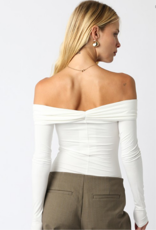 OFF THE SHOULDER TOP